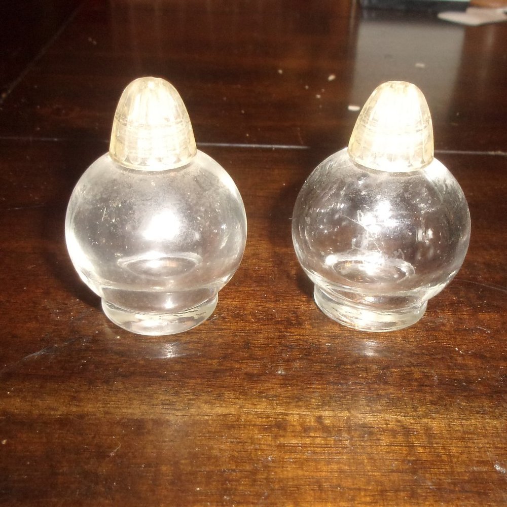 Salt pepper shakers set glass round individual